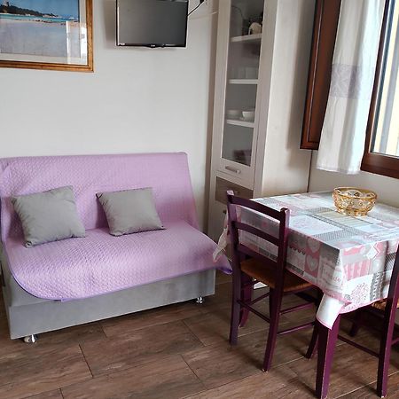 Agriturismo Gli Olivastri -Appartamento Bel Vedere Con Piscina ,Solarium E Vista Mare,Climatizzatore ,Wifi アリエントゥ エクステリア 写真